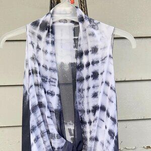 A8  Nifty Duster Lightweight Black n White Open Front Long